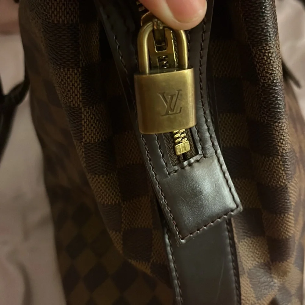 Authentic LV purse large. Good condition. Serial number is SO898. - Picture 5 of 17